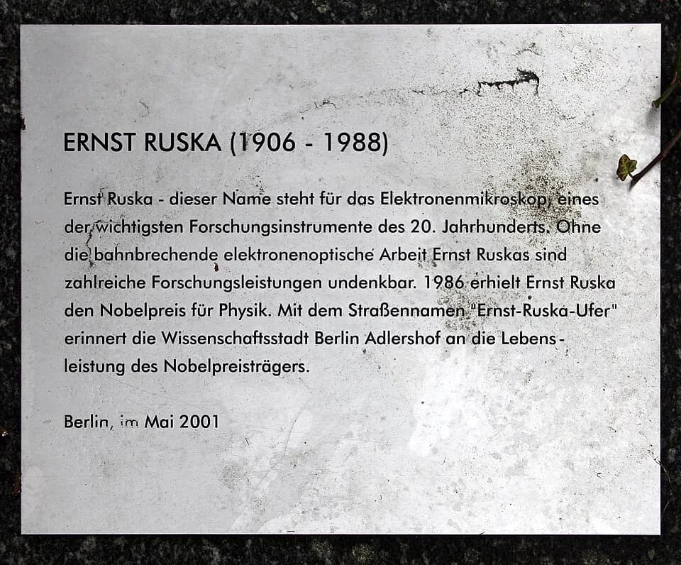 Ernst Ruska - Memorial plaque, Ernst Ruska, Ernst-Ruska-Ufer, Berlin-Adlershof, Deutschland