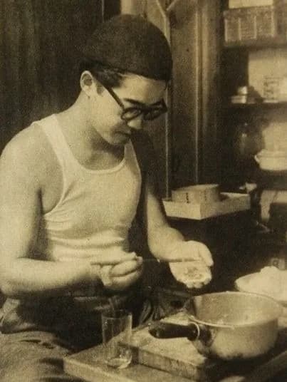 Kōbō Abe - 餃子を作る安部公房
