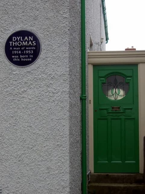 Dylan Thomas - Number 5 Cwmdonkin Drive The rhyming address of the birthplace and childhood home of "the Rimbaud of Cwmdonkin Drive".
The house has been restored to 1914 style.