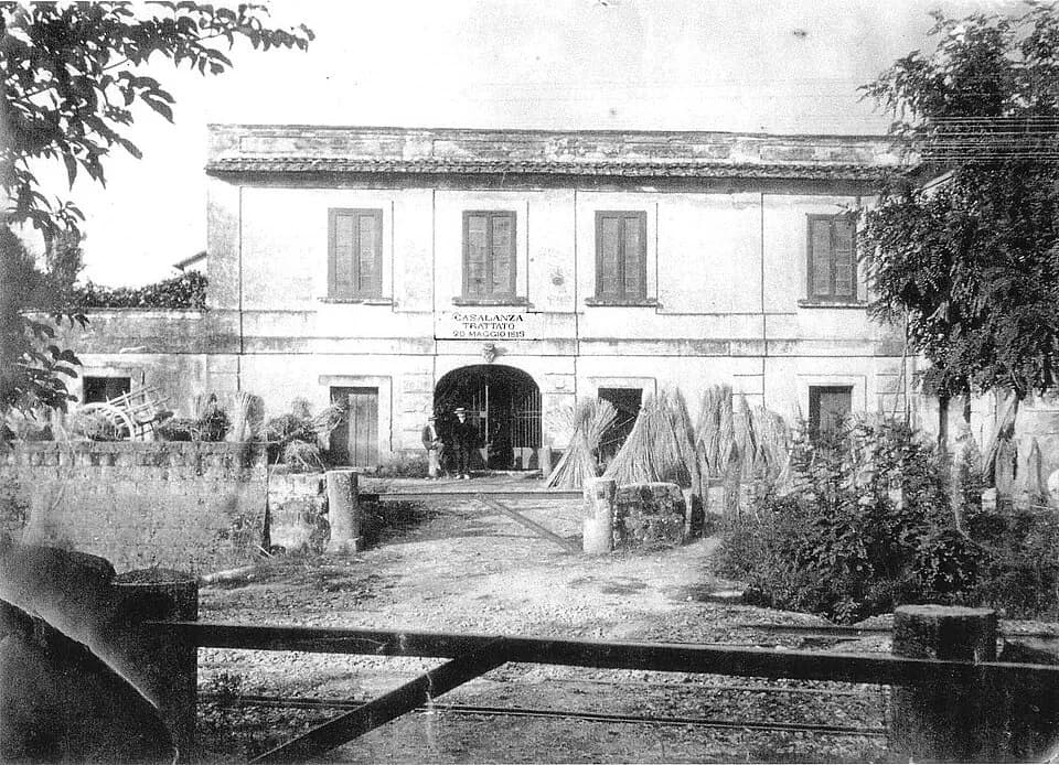 Joachim Murat - Casa Lanza, presso Capua, in cui il 20 maggio 1815 venne stipulato l'omonimo "Trattato di Casalanza" che restituì il Regno di Napoli ai Borbone e spodestò Gioacchino Murat, cognato di