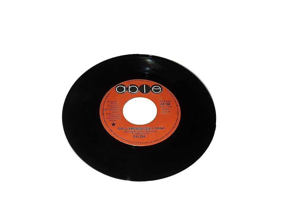 Dalida Dalida - Disque de "Gigi l'amoroso" et "Il venait d'avoir 18 ans" chanté par Dalida.