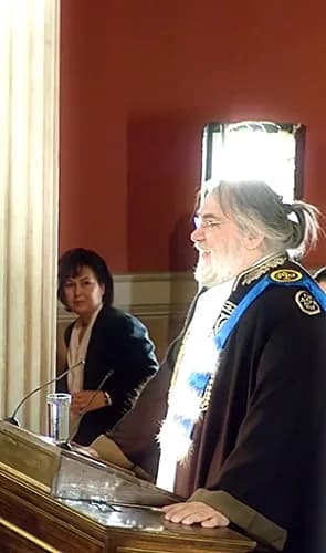 Vangelis Vangelis - Vangelis Papathanassiou, Horonary Doctor of National and Kapodistrian University of Athens. This picture at the same time shows the affection, and the affecting impact on Vangelis