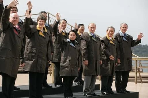 Alan García - APEC leaders don brown Drizabone coats as they pose for the official APEC portrait Saturday, Sept. 8, 2007, at the Sydney Opera House. White House photo by Eric Draper. Front row, left-t