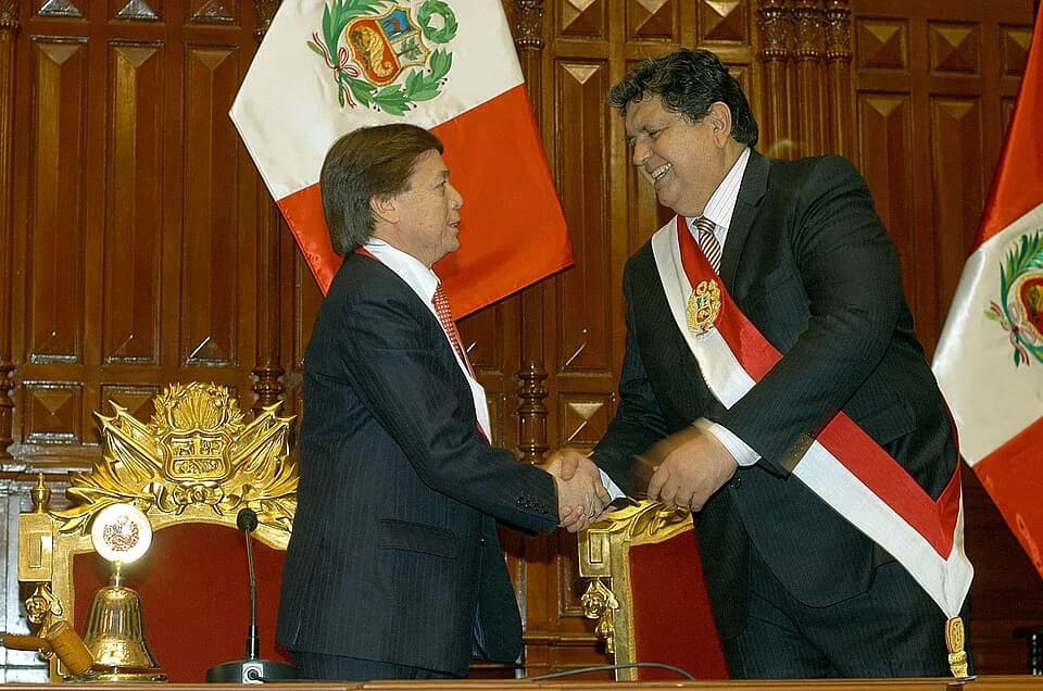 Alan García - El presidente Alan García Pérez se despide del titular del Legislativo, César Zumaeta, luego de dirigir su Mensaje a la Nación en Sesión Solemne del Congreso de la República.