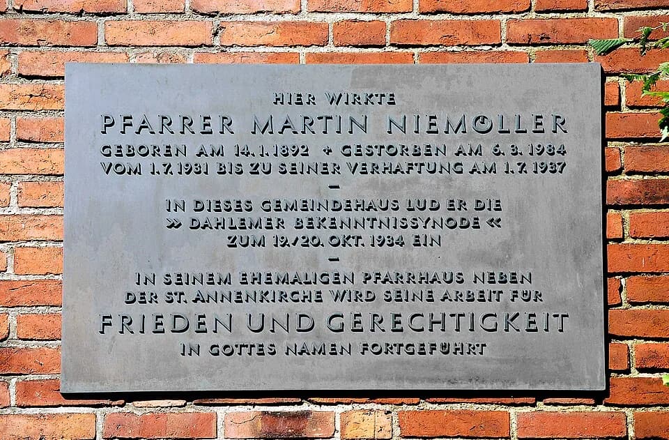 Martin Niemöller - image: Remembrance Bekennende Kirche. Parish Hall, Ev.Kirchengemeinde Dahlem, Berlin, Germany, 2007 , Gemeindehaus, Ev.Kirchengemeinde Dahlem, Berlin, Germany, 2007, Erinnerungsort