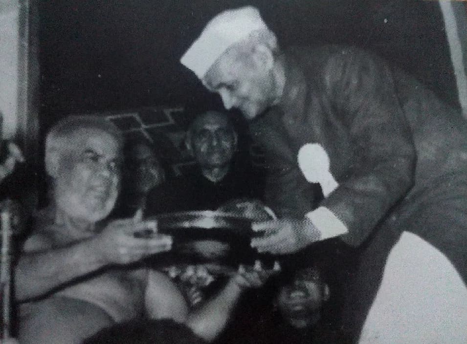Lal Bahadur Shastri - Acharya ji with Prime Minister lal bahadur Shastri