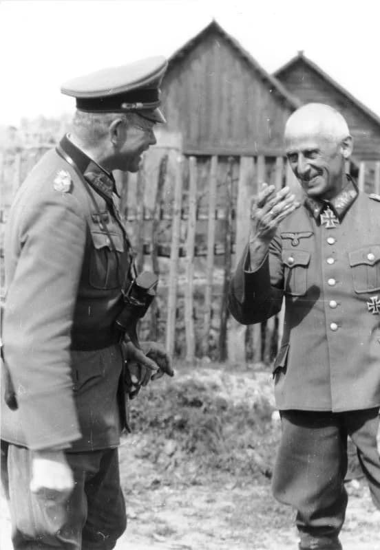 Heinz Guderian - Bundesarchiv Bild 101I-265-0024-21A, Russland, Generäle Guderian und Hoth.jpg
