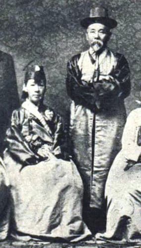 Itō Hirobumi - Hirobumi Ito (伊藤博文, 1841–1909, right) as Governor of Korea (1906-09), with his wife Umeko