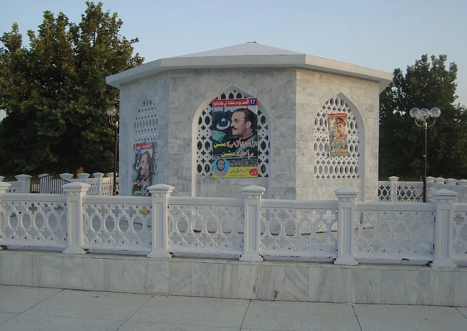 Muhammad Zia-ul-Haq - This is a photo of a monument in Pakistan identified as the