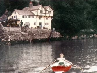 Daphne du Maurier - Daphne du Maurier near her house at Ferryside, Fowey (1931).