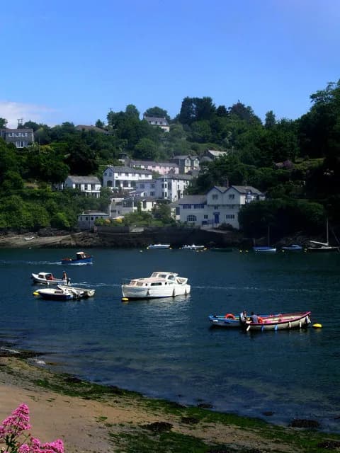Daphne du Maurier - Across the River