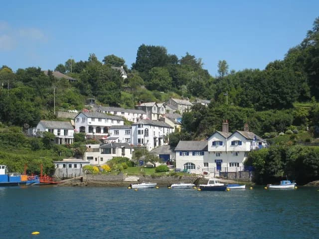 Daphne du Maurier - Looking across to Bodinnick from Fowey. Daphne Du Maurier's house 'Ferryside' on the right of the picture.