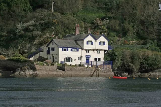 Daphne du Maurier - Ferryside Seen from across the river this is the house by he Bodinnick side of the vehicle ferry. Best seen from on the river Fowey itself. Once the home of Daphne du Maurier's sis
