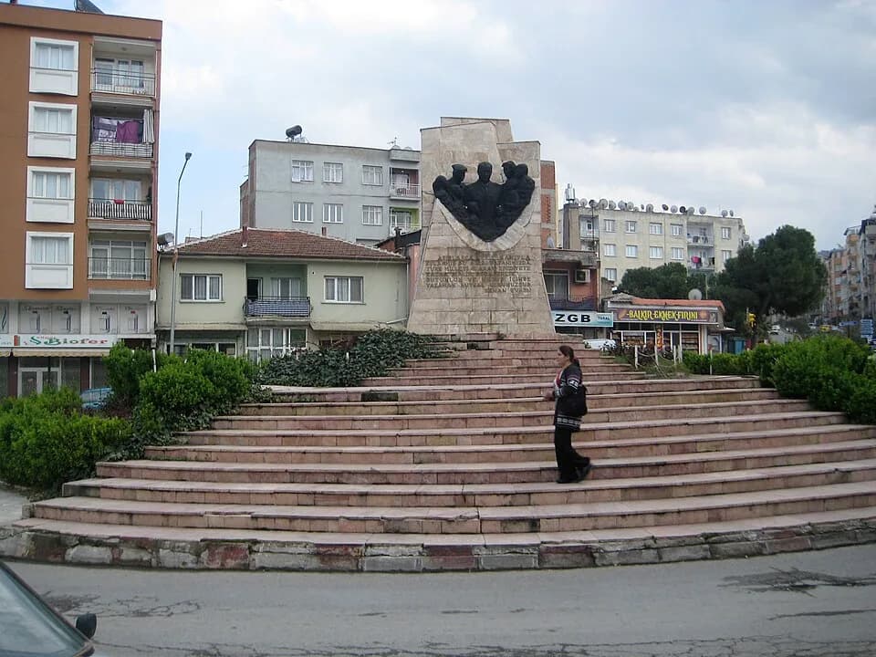 Kenan Evren - A monument to Kenan Evren in Alasehir, formerly Philadelphia.