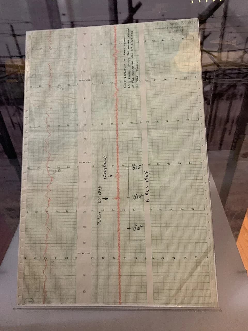 Antony Hewish - The chart examined by Jocelyn Bell Burnell in August 1967 with data from the 4 Acre Array radio telescope, showing the trace of the first identified pulsar, subsequently designated PSR