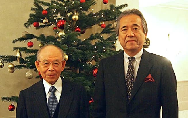 Isamu Akasaki - Isamu Akasaki, Director of the Research Center for Nitride Semiconductor Core Technologies, Meijo University, met Seiji Morimoto, Ambassador to Sweden, in Sweden.