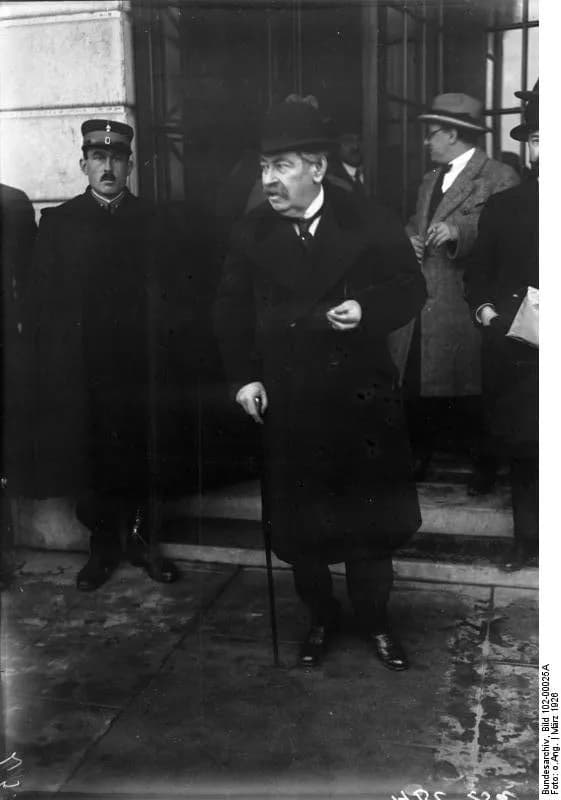 Aristide Briand - For documentary purposes the German Federal Archive often retained the original image captions, which may be erroneous, biased, obsolete or politically extreme. Der Eintritt Deutschl