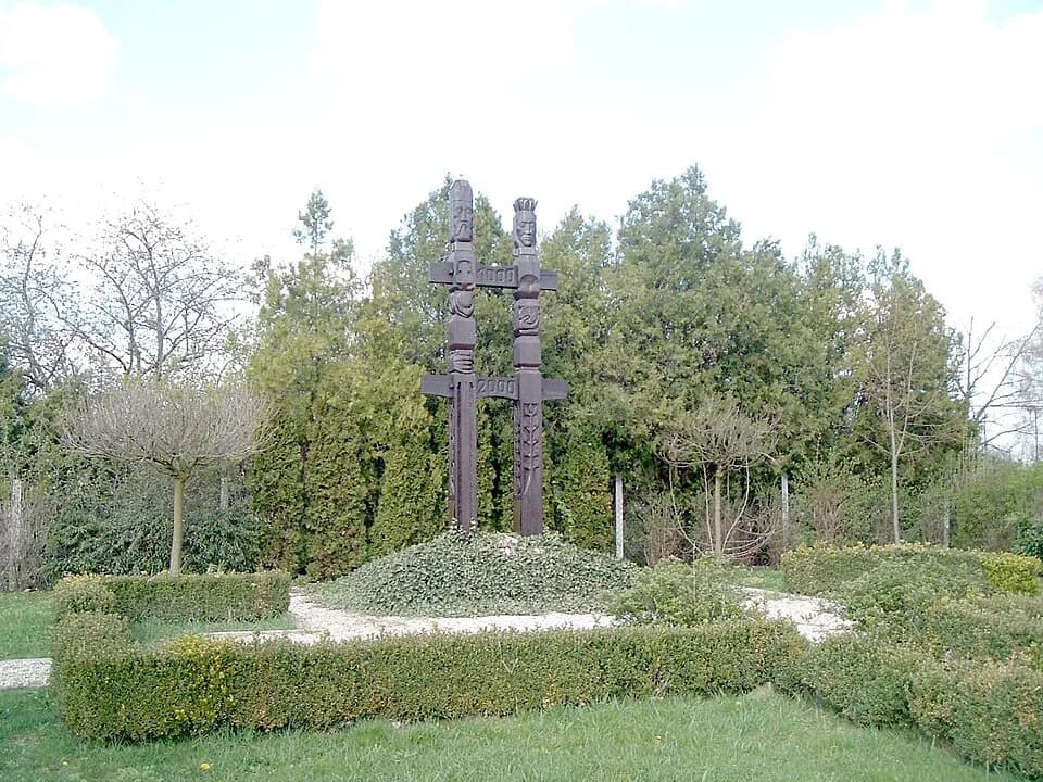 Stephen I of Hungary - Stephen I of Hungary and Giselle of Bavaria by József Marosits (2000) Millenium kopjafa memorial with faces of the royal pair in Zarkaháza, Szombathely, Vas County