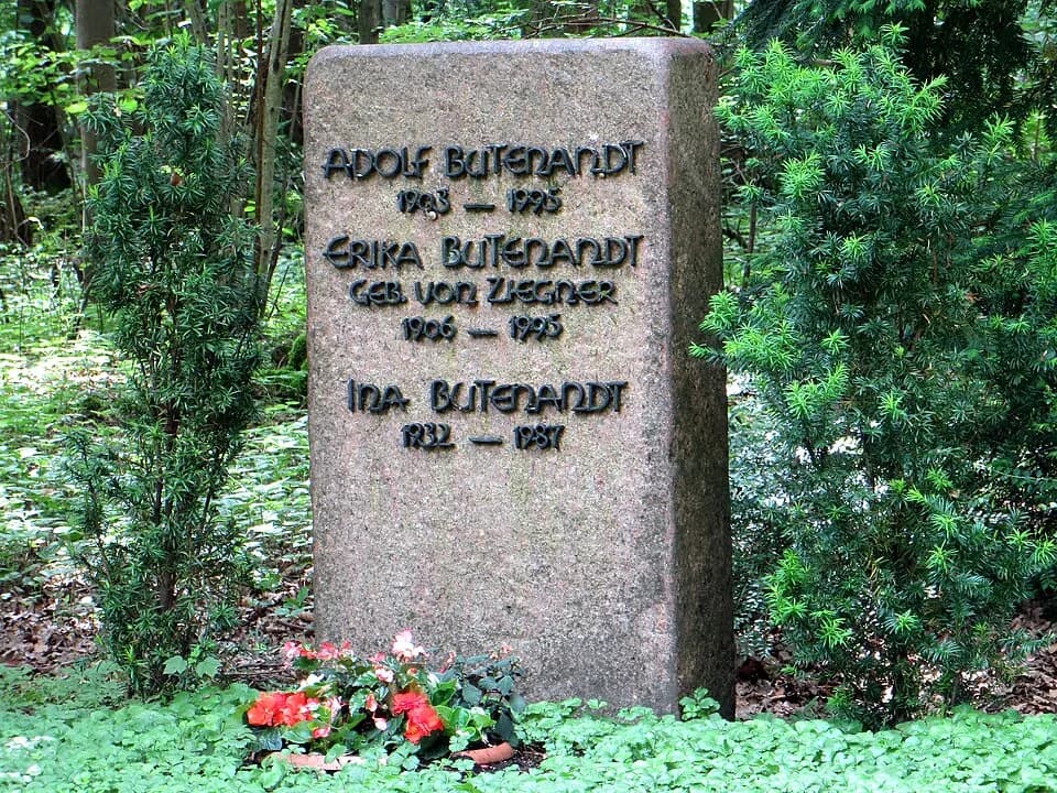 Adolf Butenandt - Grabstein der Familie Butenandt auf dem w:de:Waldfriedhof (München), Grab 476a-W-7a/b. Beigesetzt sind hier der Biochemiker und Nobelpreisträger (1939) w:de:Adolf Butenandt (1903–199