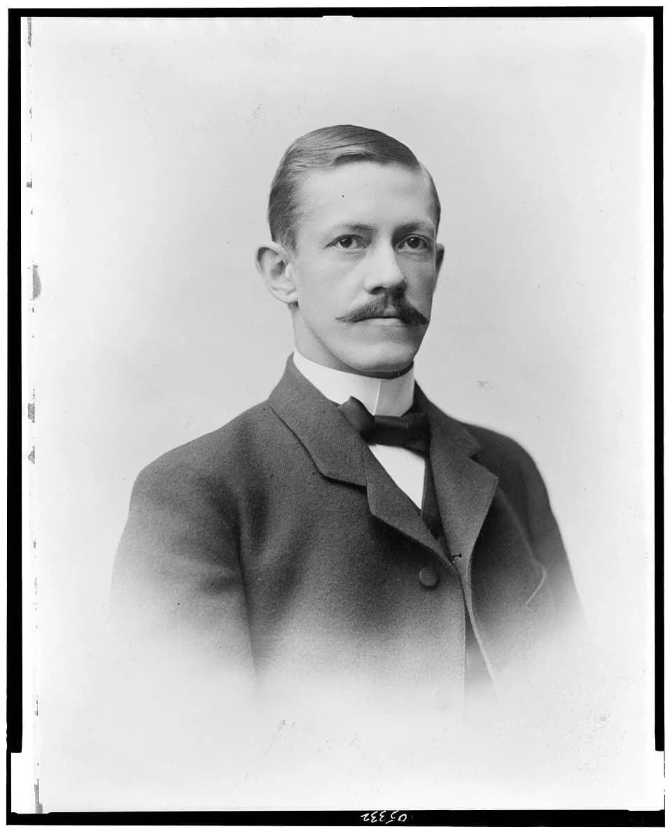 Allvar Gullstrand - Title: Allvar Gullstrand, head-and-shoulders portrait, facing right
Abstract/medium: 1 photographic print.