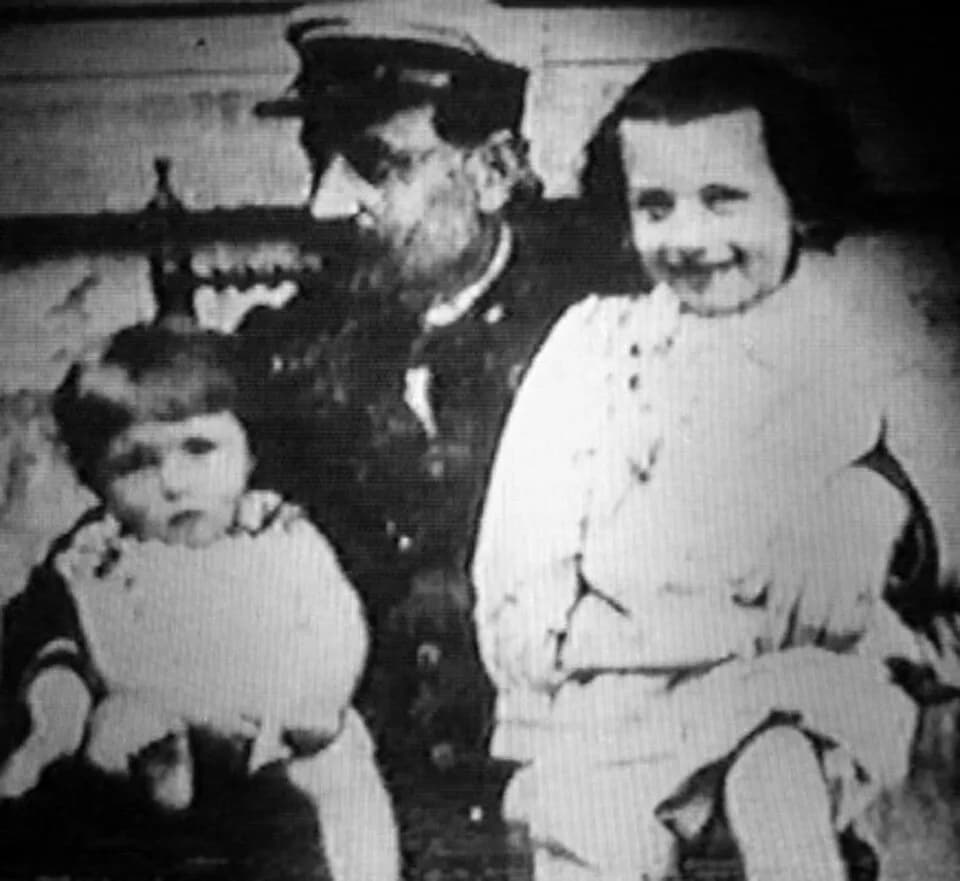 Georges Bataille - Georges Bataille, son père et son frère Martial (à gauche)