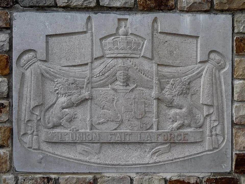 Leopold III of Belgium - stone relief with french inscription "L'union fait la force"