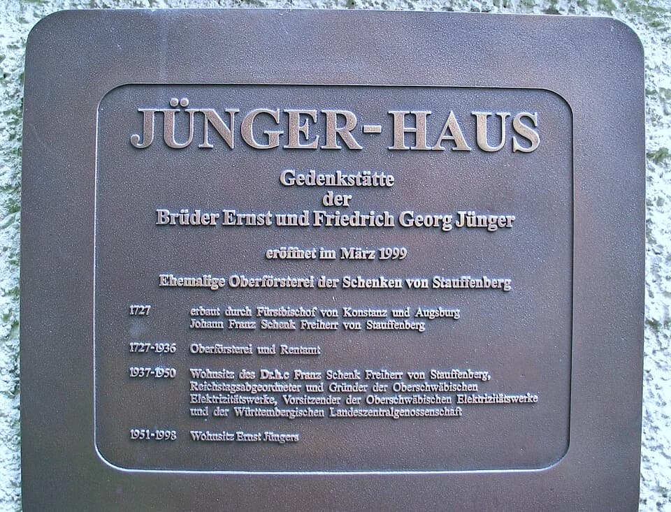 Ernst Jünger - Plaque retraçant l'histoire de la maison habitée par Ernst Jünger à Wilflingen (Allemagne).