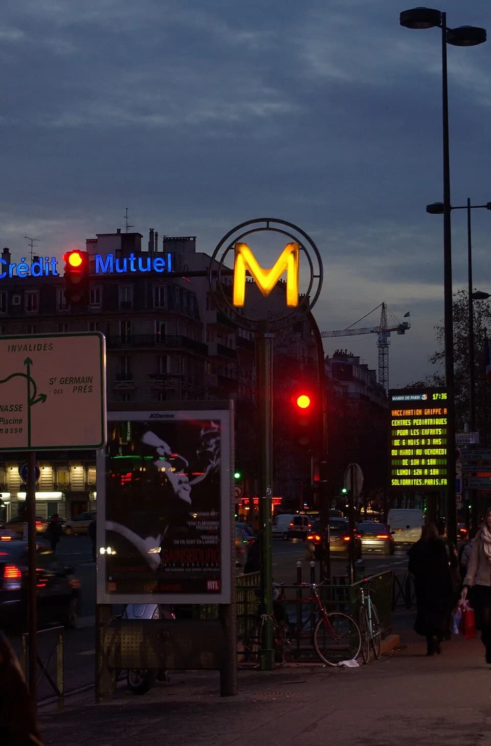 Serge Gainsbourg - Einer der Ausgänge der Station Montparnasse – Bienvenüe der Pariser Metro am Place du 18 juin 1940.