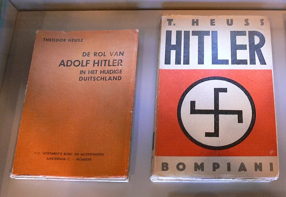 Theodor Heuss - Zeitgenössische niederländische und italienische Ausgabe von Theodor Heuss' Buch "Hitlers Weg" von 1932