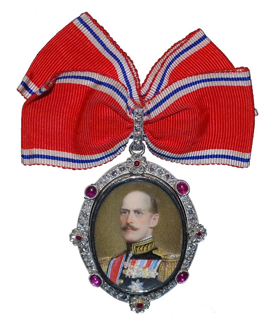 Haakon VII of Norway - Royal Family Order of King Haakon VII of Norway, insignia beloning to Crown Princess Märtha of Norway. Exhibited as part of "Royal Journeys 1905–2005" in The National Museum of 