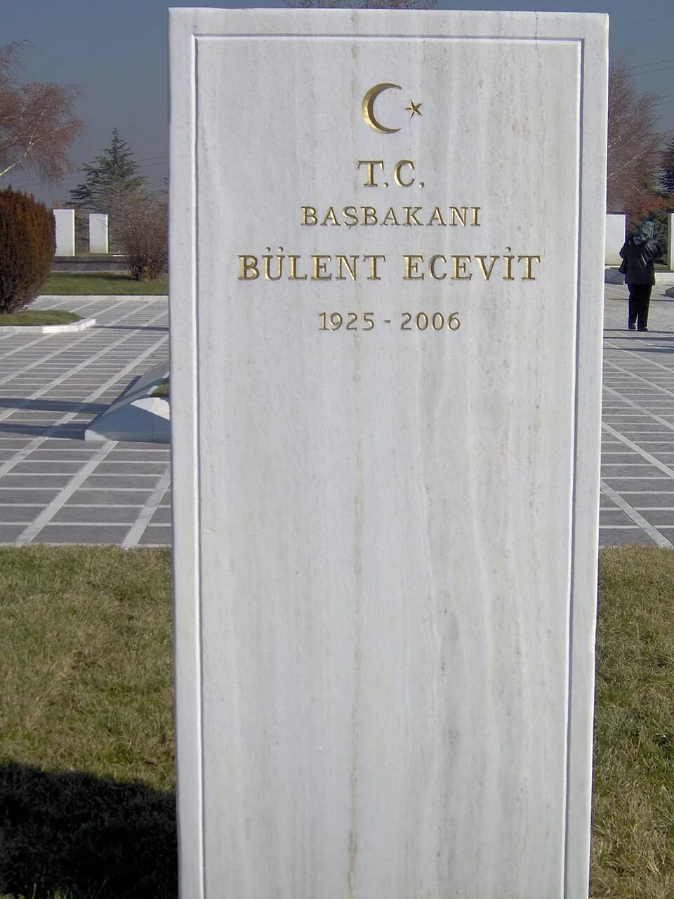 Bülent Ecevit - From Turkish Wikipedia.

http://tr.wikipedia.org/wiki/Resim:Ecevit.jpg
