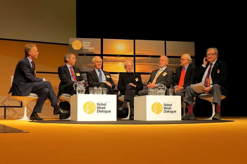 Mario Molina - From left to right: Robbert Dijkgraff, Nobel laureates Steven Chu, David Gross, Alan Heeger, Hartmut Michel, Mario Molina and Carlo Rubbia.