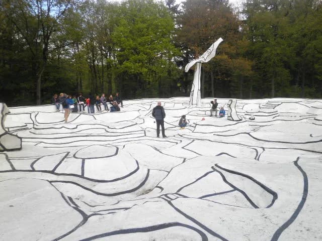 Jean Dubuffet - Werk: Jardin d'émail; Kunstenaar: Jean Dubuffet; Jaar: 1974; Straat: Beeldentuin van Kröller-Müller Museum