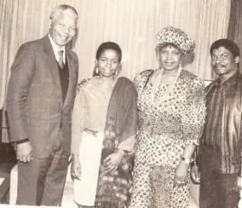 Winnie Madikizela-Mandela - The Mozambican sculptor Alberto Chissano (right) with Nelson and Winnie Mandela and Chissano's daughter Cidalia in Museu Galeria Chissano, Matola, Mozambique. 1990
