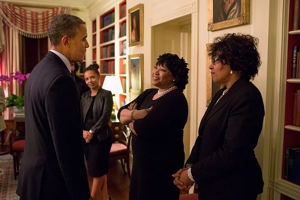 Winnie Madikizela-Mandela - President Barack Obama talks with Nelson Mandela's daughters Zindzi and Zenani Mandela prior to a screening of "Mandela: Long Walk to Freedom" in the White House Family The