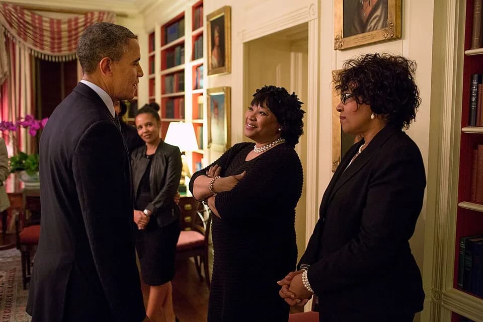 Winnie Madikizela-Mandela - President Barack Obama and Zindzi and Zenani Mandela, Nov. 7, 2013.