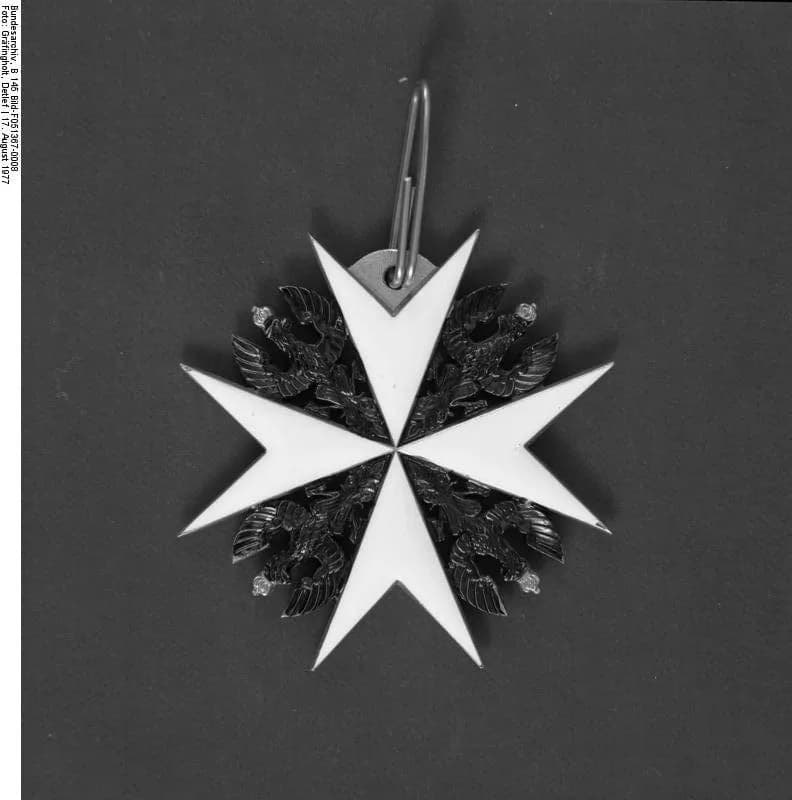 Walter Scheel - For documentary purposes the German Federal Archive often retained the original image captions, which may be erroneous, biased, obsolete or politically extreme. Orden im Besitz von Bun