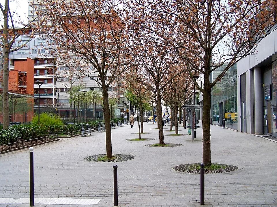 Fernand Braudel - Vue de la rue, en sa partie centrale