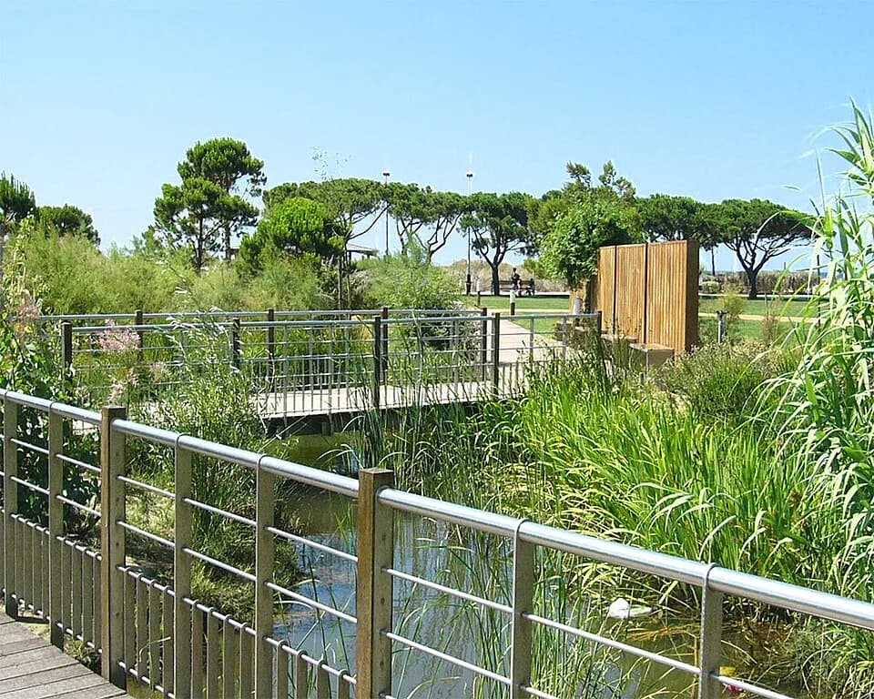 Fernand Braudel - Parc public paysager de 7.5ha aménagé en 1999 en bord de Méditerranée dans le département du Var