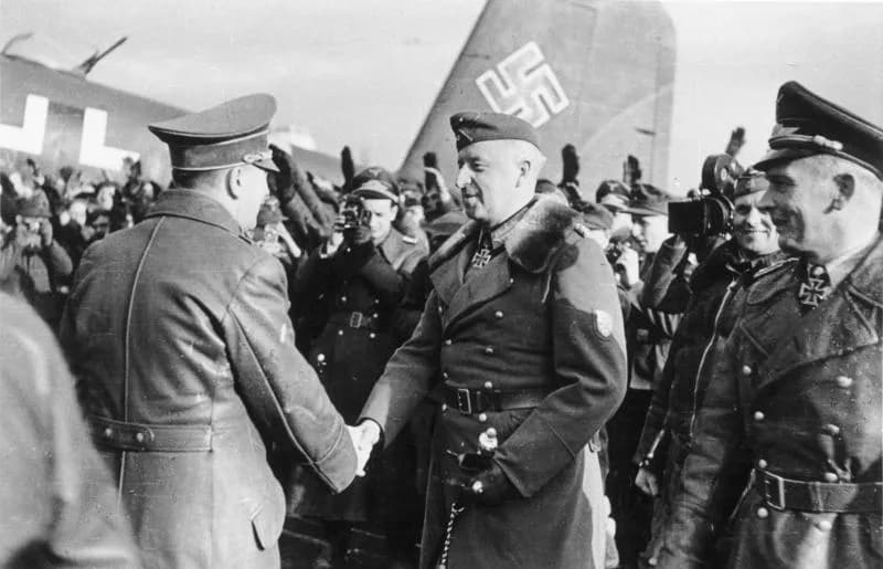 Erich von Manstein - For documentary purposes the German Federal Archive often retained the original image captions, which may be erroneous, biased, obsolete or politically extreme. Hitler begrüßt Gen