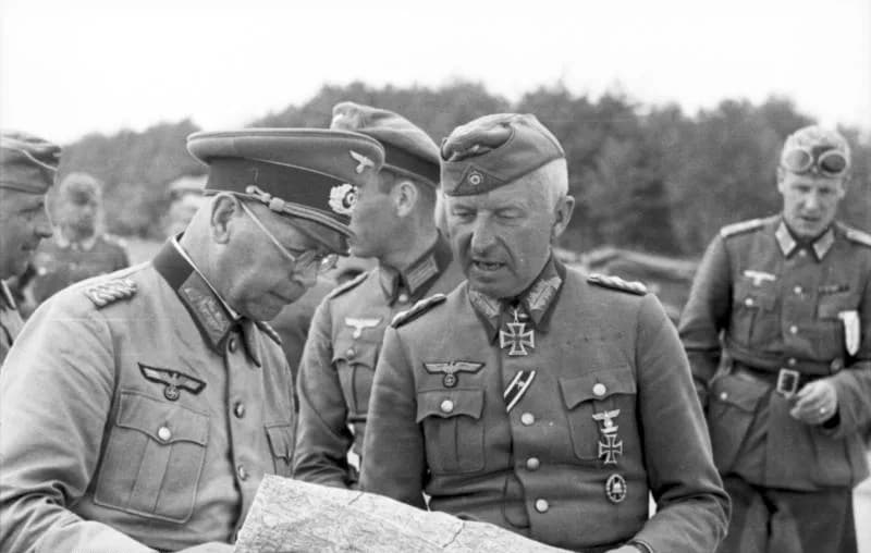 Erich von Manstein - Bundesarchiv Bild 101I-209-0086-12, Russland-Nord, Erich von Manstein, Brandenberger.jpg