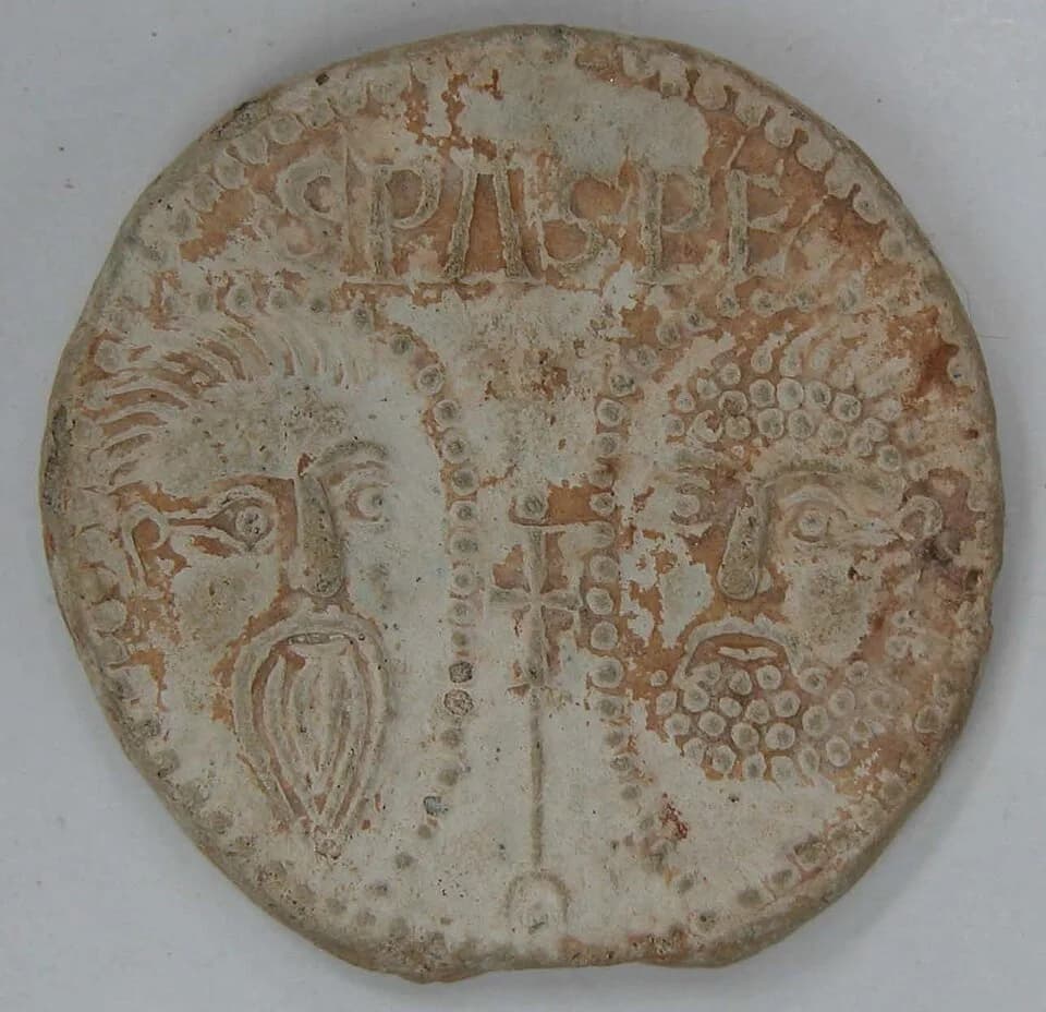 Martin IV - Lead papal bulla of Pope Martinus IV (1281-1285). The obverse depicts two bearded heads facing each other, with a cross-headed staff between them. Each head is surrounded by a beaded line,