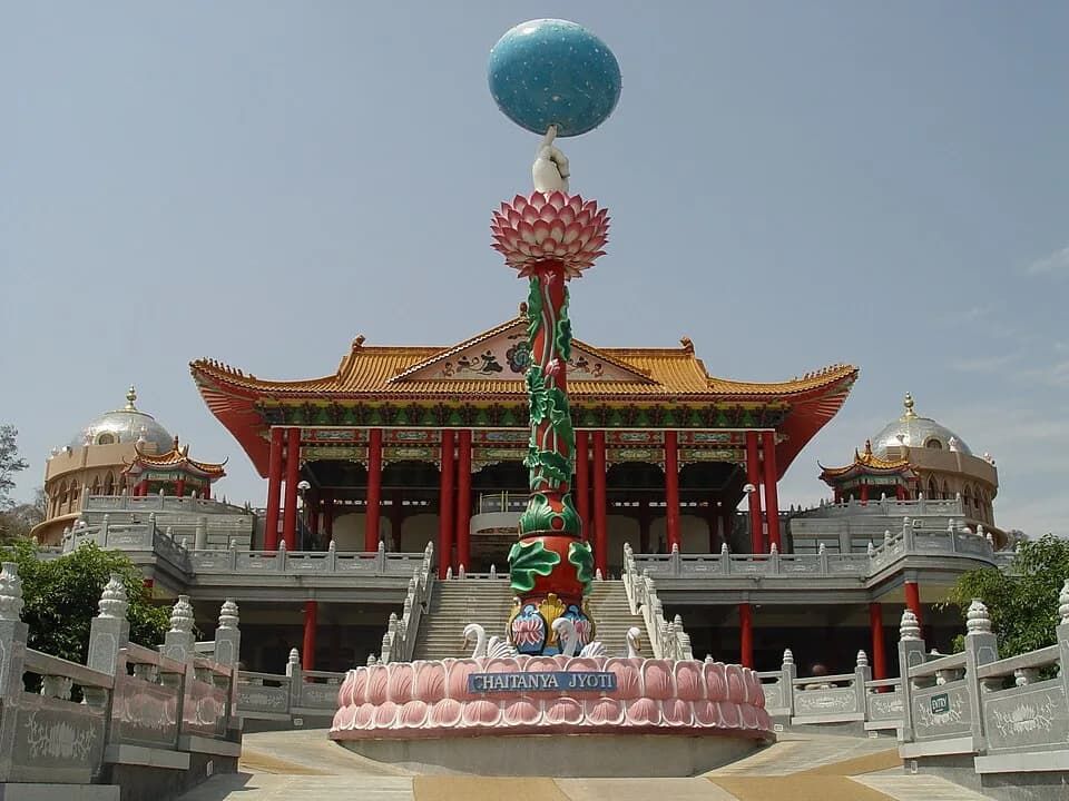 Sathya Sai Baba - Chaitanya Jyothi Museum in Prashanthi Nilayam is a spiritual museum which records the life and works of Sathya Sai Baba. Museum devoted to the life and teachings of Sathya Sai Baba. 