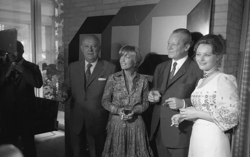 Romy Schneider - For documentary purposes the German Federal Archive often retained the original image captions, which may be erroneous, biased, obsolete or politically extreme. Bundeskanzler Willy Br