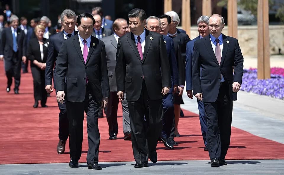 Trần Đại Quang - President Vladimir Putin with President of the People's Republic of China Xi Jinping (centre) and President of Vietnam Tran Dai Quang