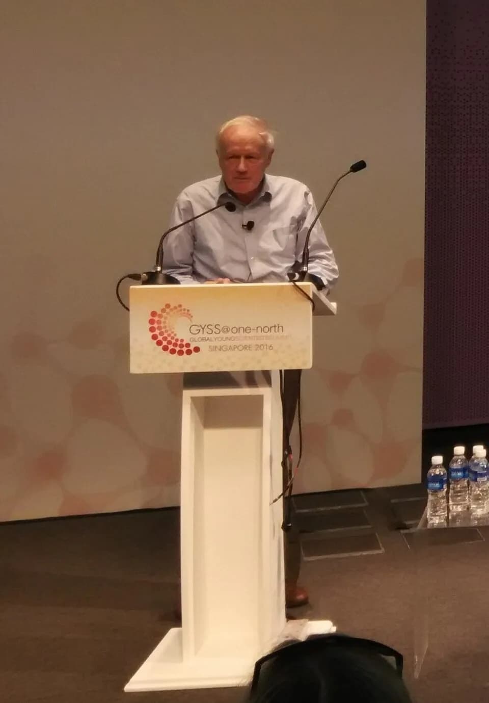 Anthony James Leggett - Sir Anthony Leggett giving a talk "Does the Everyday World Really Obey Quantum Mechanics?" at the Global Young Scientists Summit (GYSS@one-north, Singapore, 17-22 January 2016)