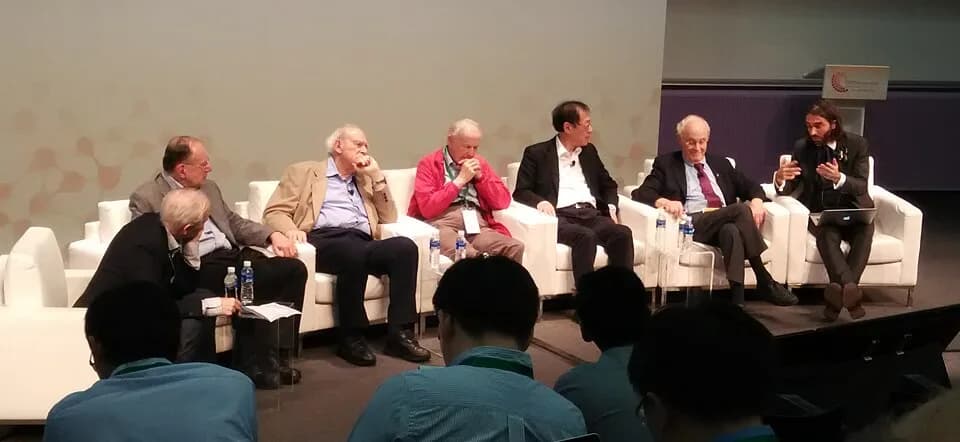 Anthony James Leggett - Panel Discussion at the Global Young Scientists Summit (GYSS@one-north, Singapore, 17-22 January 2016). From left to right: Prof. Thomas Magnanti (moderator), Prof. Richard M. 