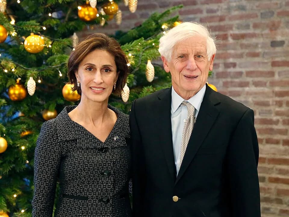 David J. Thouless - 2016 Nobel Reception at the United States Embassy Sweden, Stockholm. 2016 Nobel laureate in Physics Professor David J. Thouless with the United States Ambassador to Sweden, Azita R