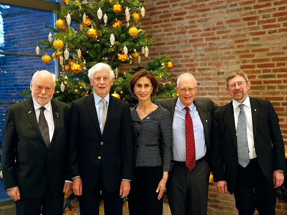 David J. Thouless - 2016 Nobel Reception at the United States Embassy Sweden, Stockholm. 2016 Nobel laureates (left to right): Fraser Stoddart (chemistry), David J. Thouless (physics), Ambassador Azit