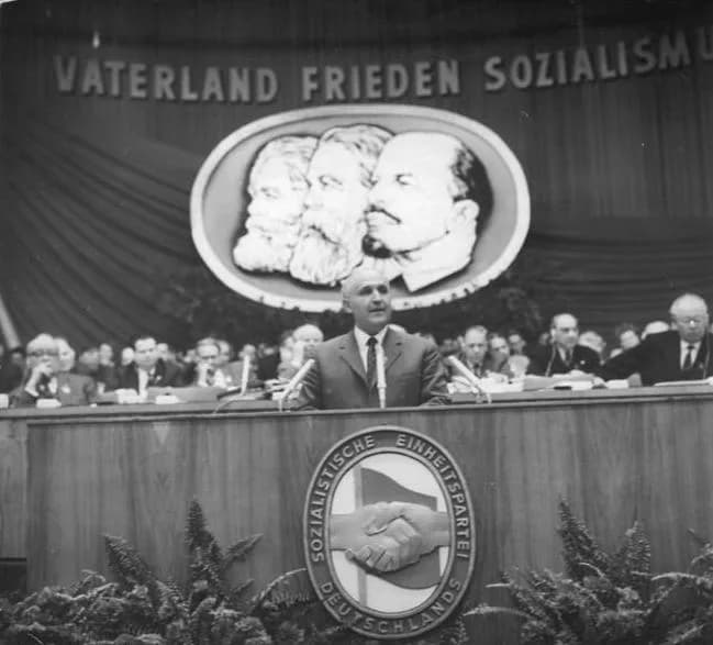 Todor Zhivkov - For documentary purposes the German Federal Archive often retained the original image captions, which may be erroneous, biased, obsolete or politically extreme. Zentralbild Kollektiv M